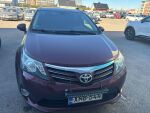 Toyota Avensis 2013 Punainen