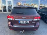 Toyota Avensis 2013 Punainen