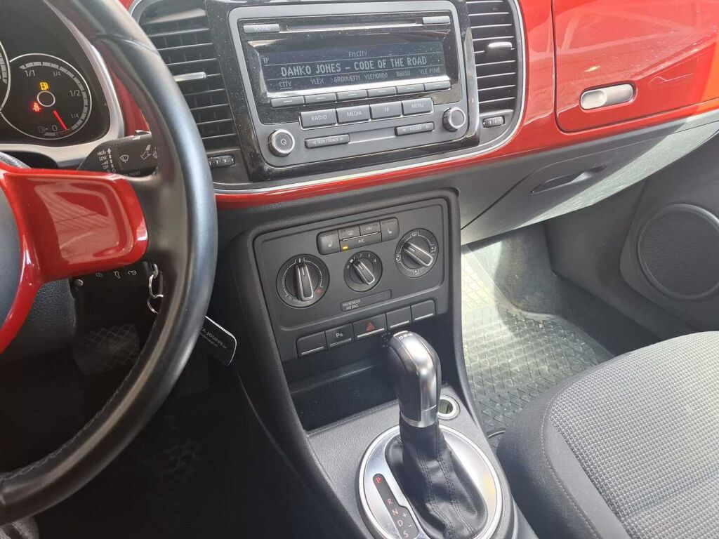 Volkswagen Beetle 2013 Punainen