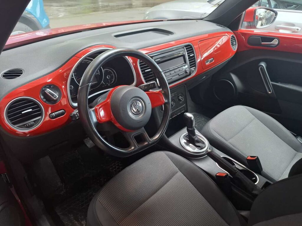 Volkswagen Beetle 2013 Punainen