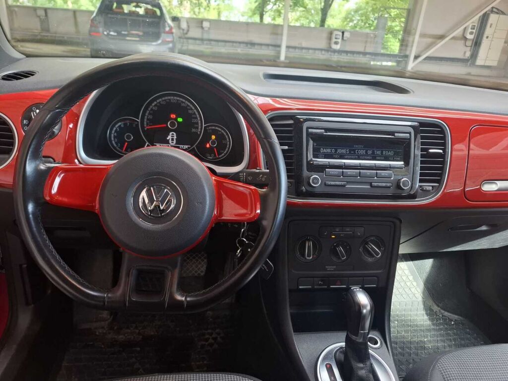 Volkswagen Beetle 2013 Punainen