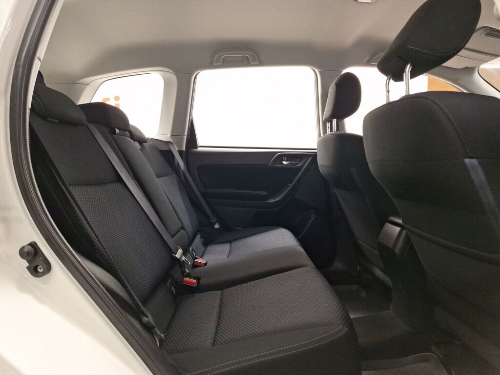 Subaru Forester 2015 Valkoinen