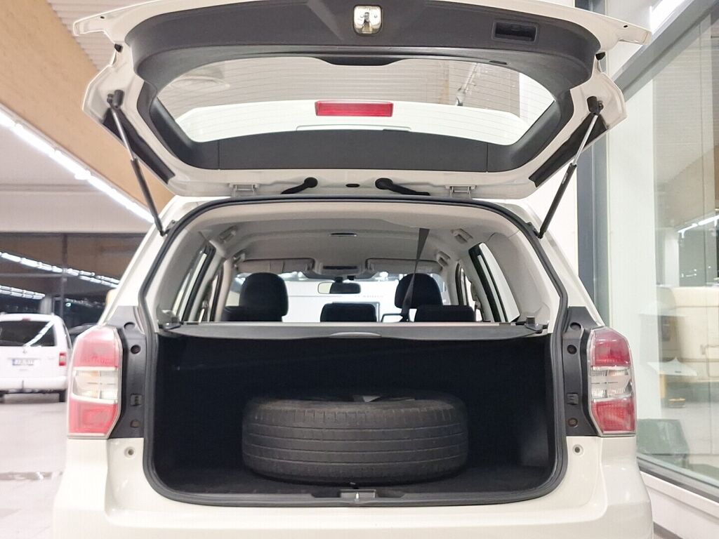 Subaru Forester 2015 Valkoinen