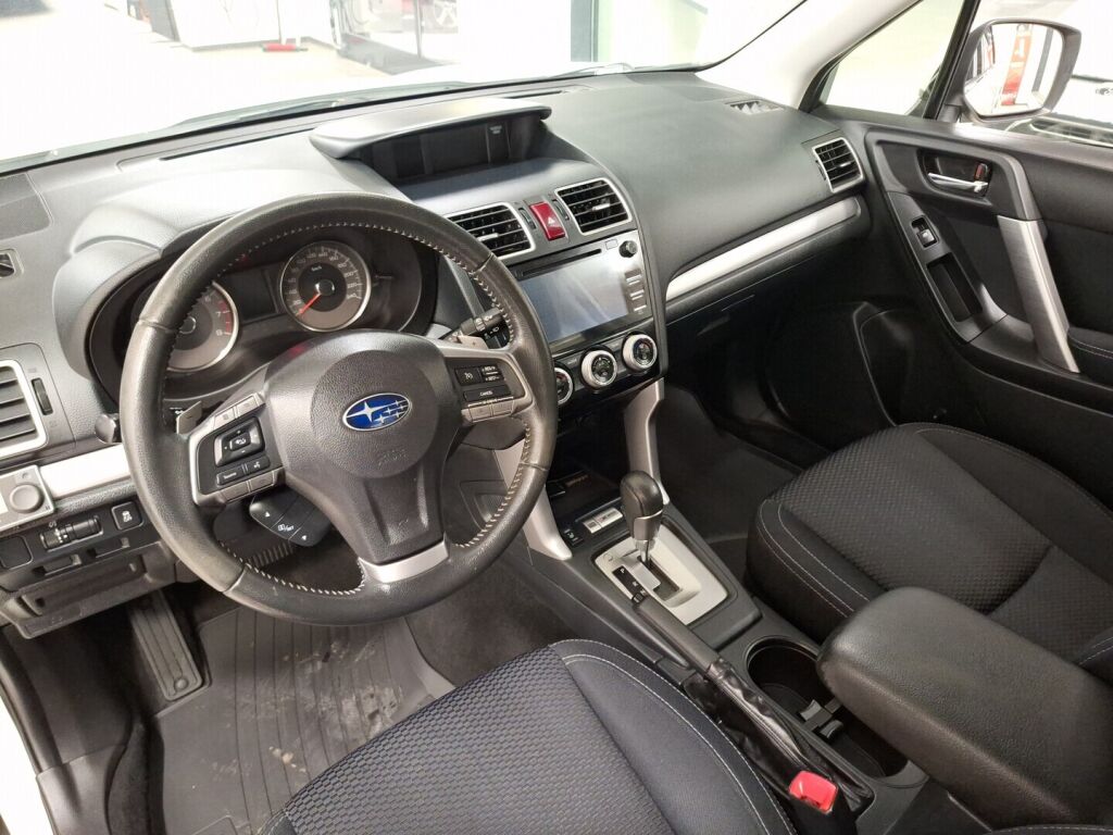 Subaru Forester 2015 Valkoinen