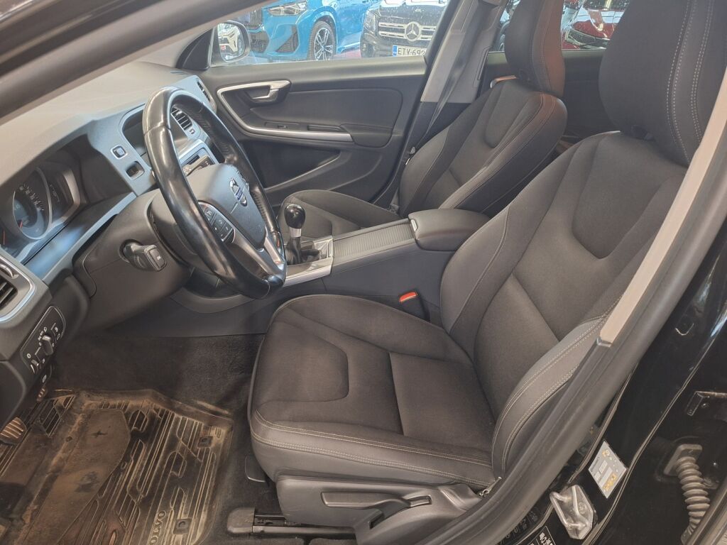 Volvo V60 2014 Musta