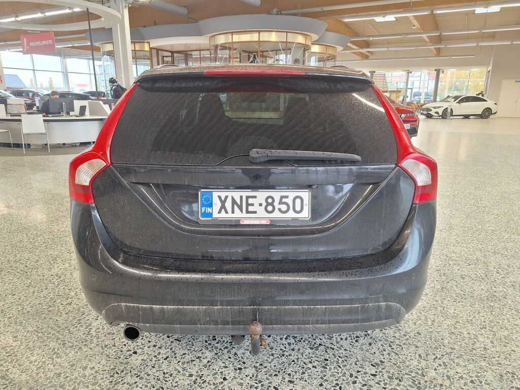 Volvo V60 2014 Musta