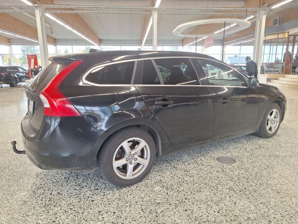 Volvo V60 2014 Musta