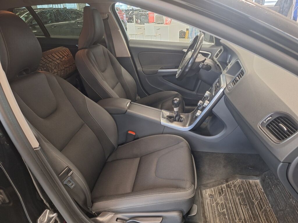 Volvo V60 2014 Musta