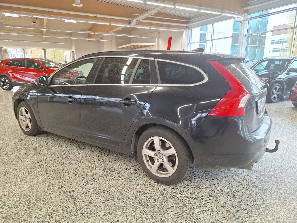 Volvo V60 2014 Musta
