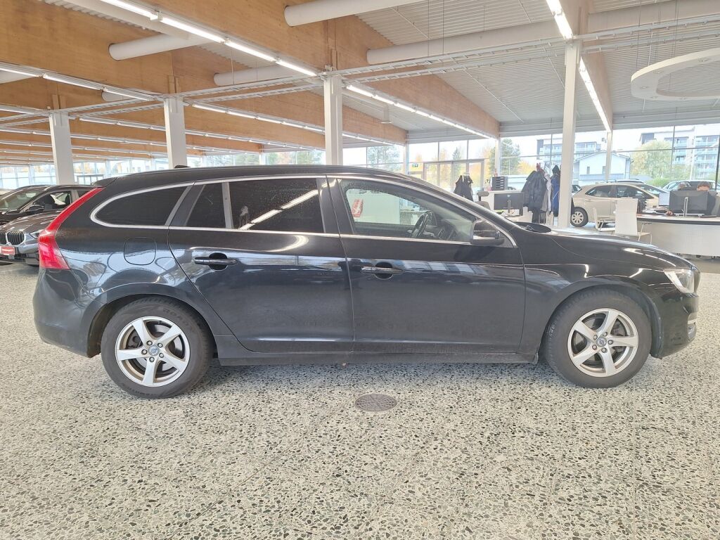 Volvo V60 2014 Musta