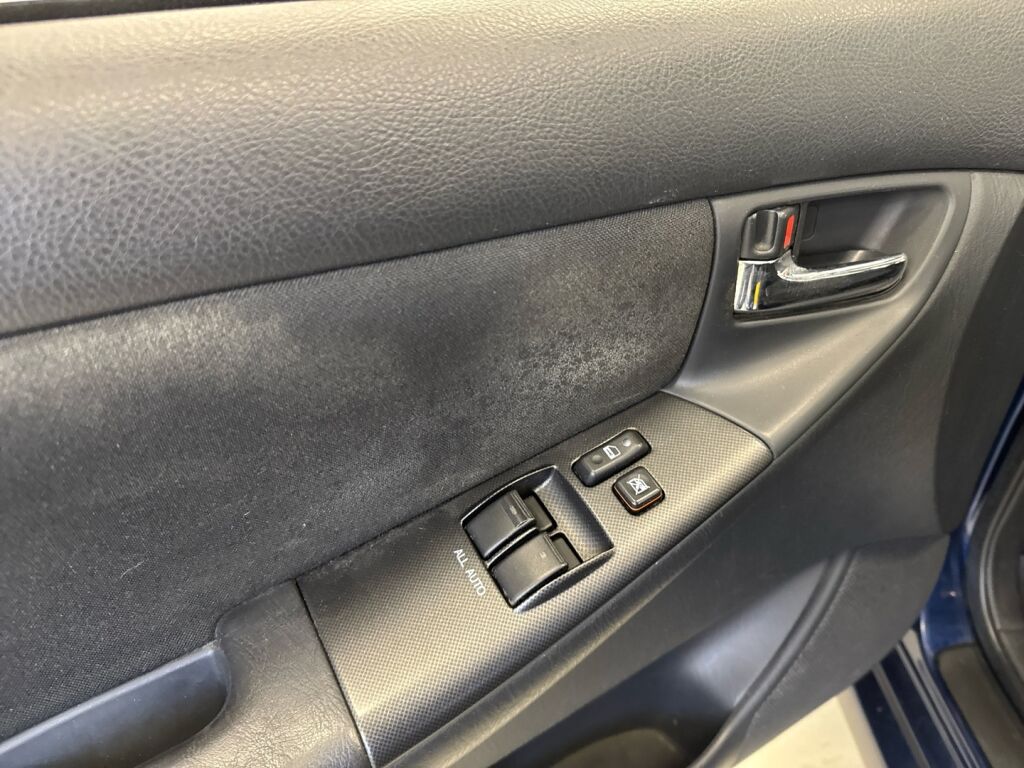 Toyota Corolla 2004 Sininen