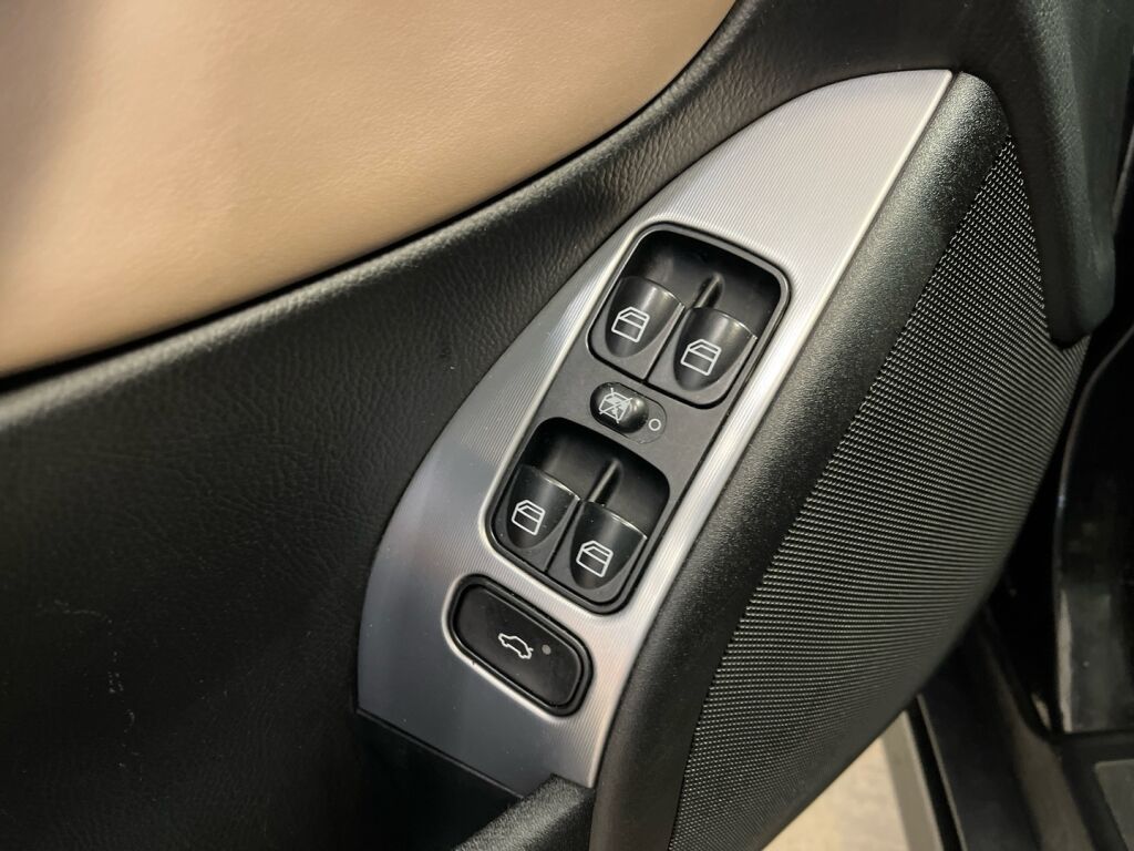 Mercedes-Benz C 55 AMG 2004 Musta