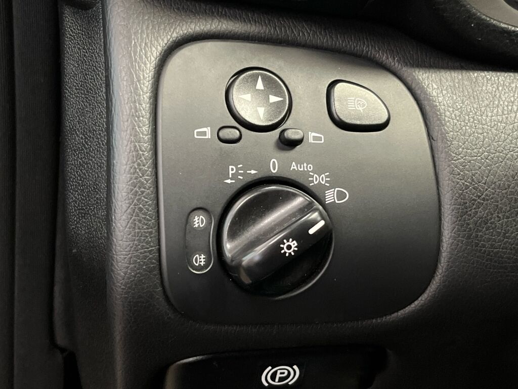 Mercedes-Benz C 55 AMG 2004 Musta