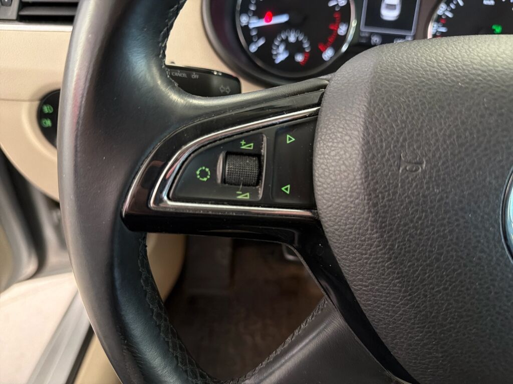 Skoda Octavia 2015 Hopea