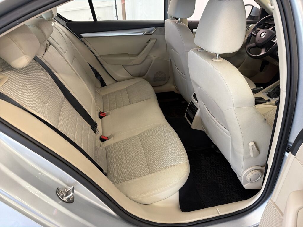 Skoda Octavia 2015 Hopea