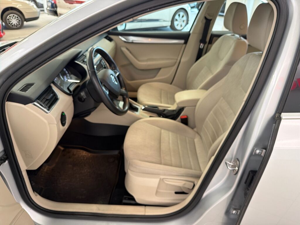Skoda Octavia 2015 Hopea