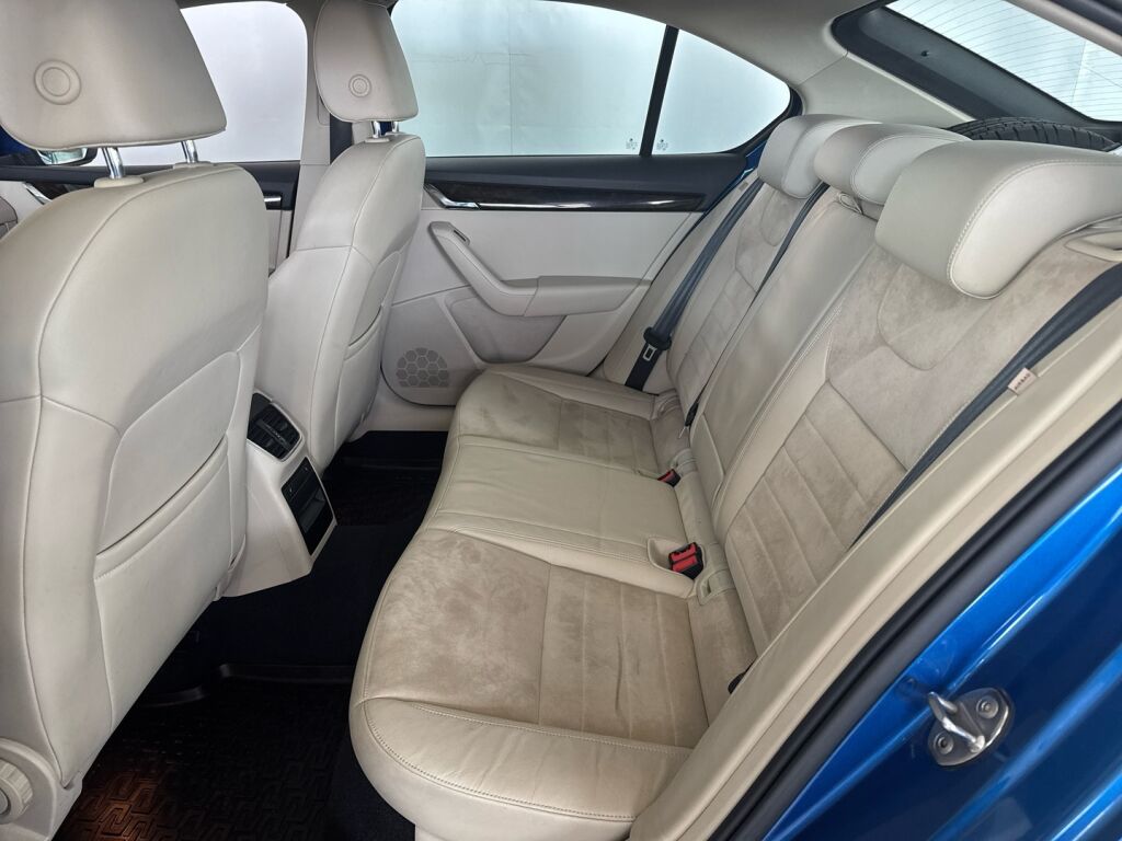 Skoda Octavia 2015 Sininen