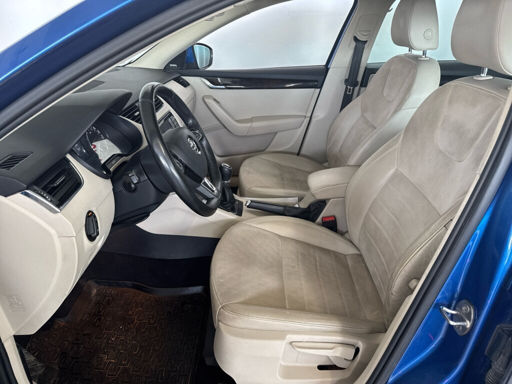 Skoda Octavia 2015 Sininen