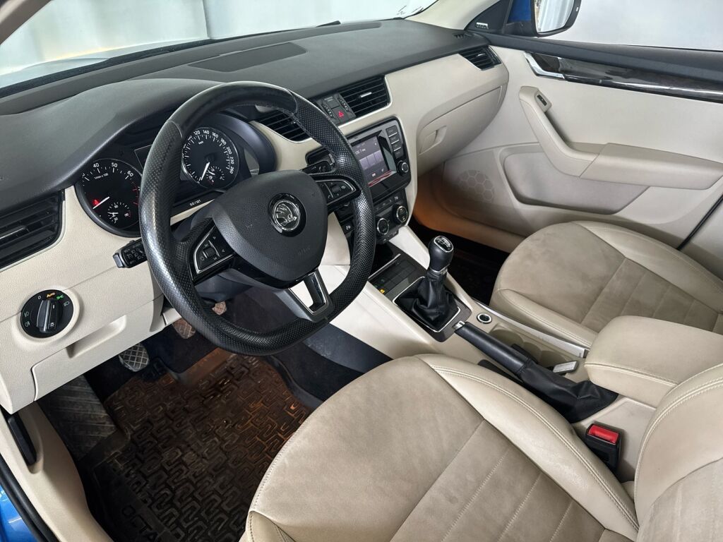 Skoda Octavia 2015 Sininen