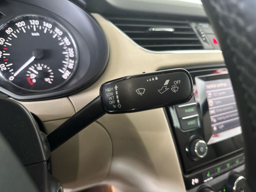 Skoda Octavia 2015 Sininen