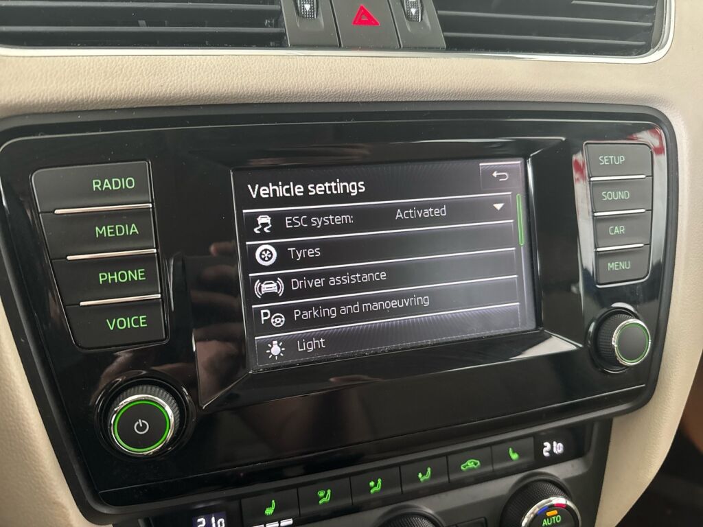 Skoda Octavia 2015 Sininen