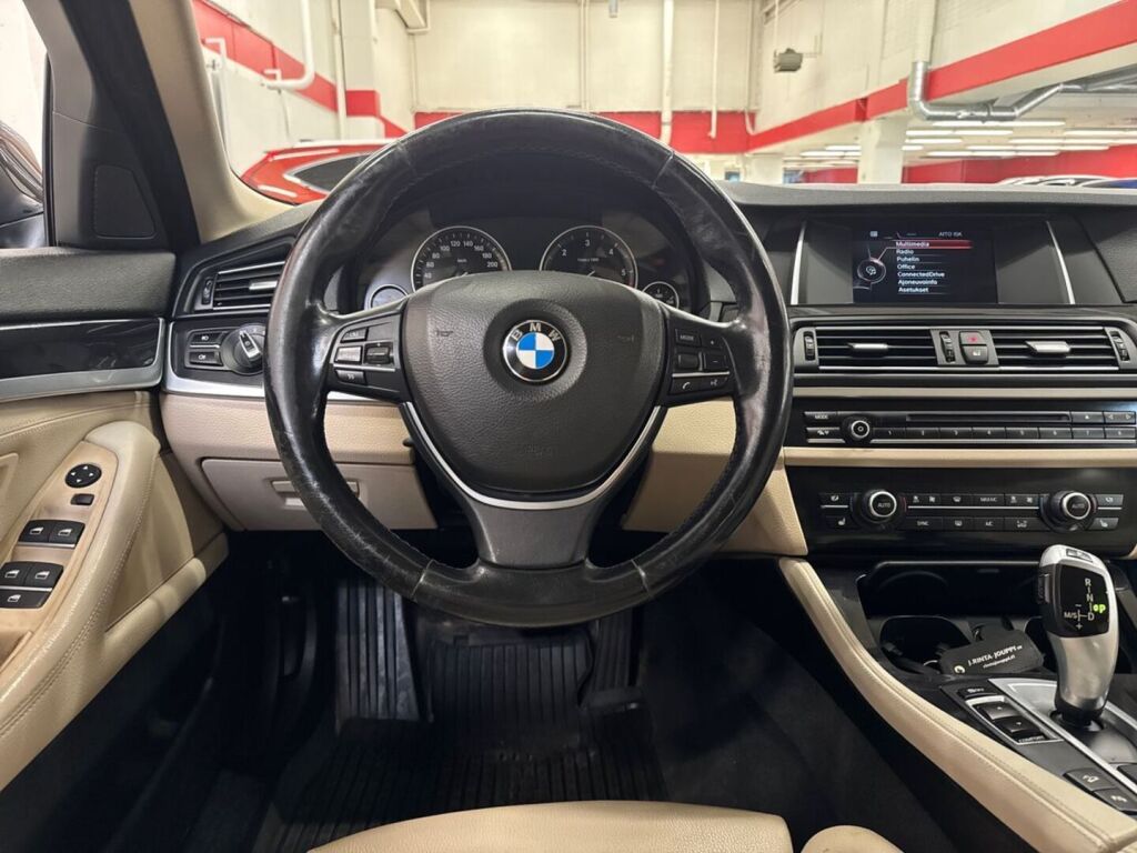 BMW 520 2015 Ruskea (beige)