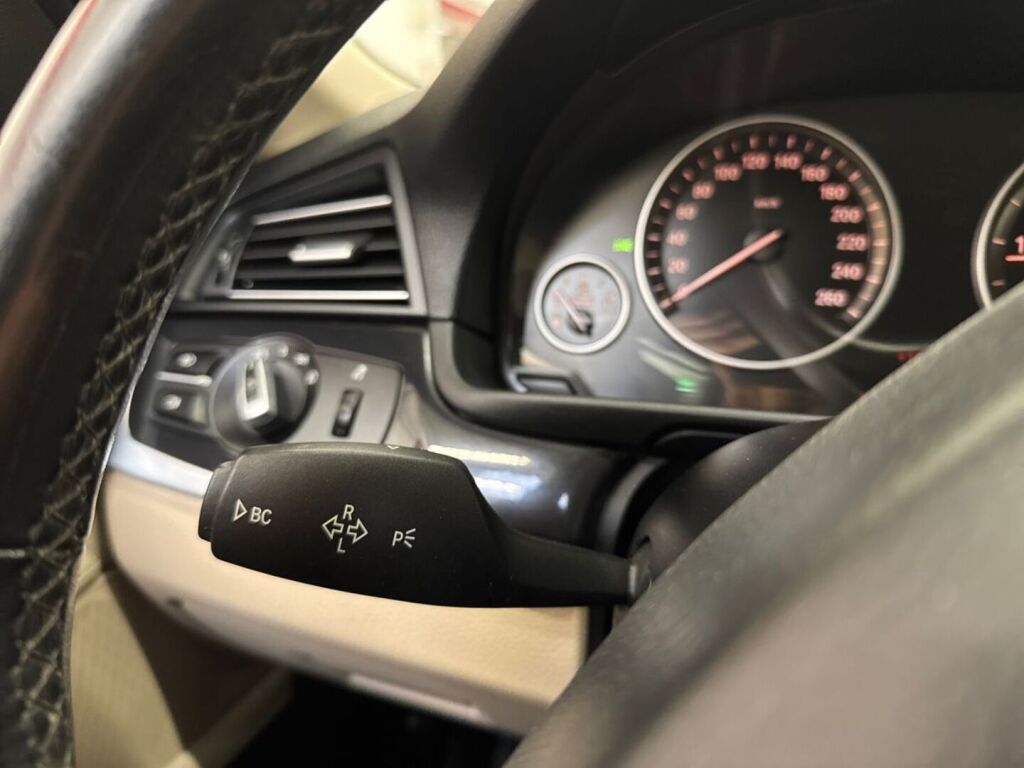 BMW 520 2015 Ruskea (beige)