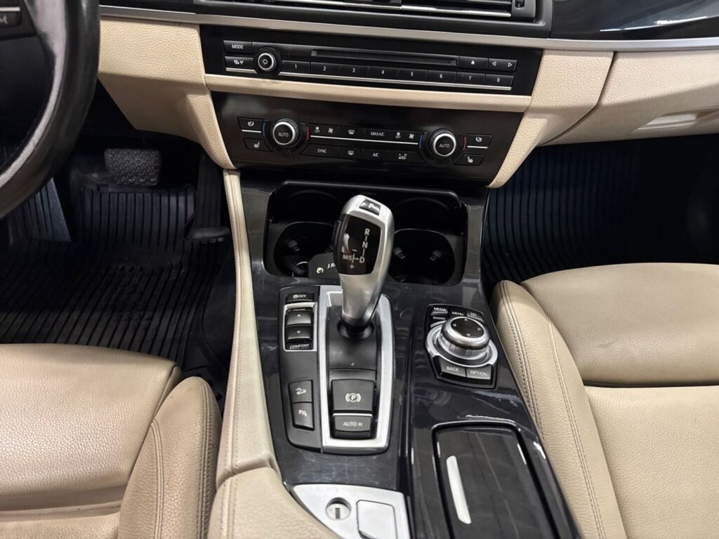 BMW 520 2015 Ruskea (beige)