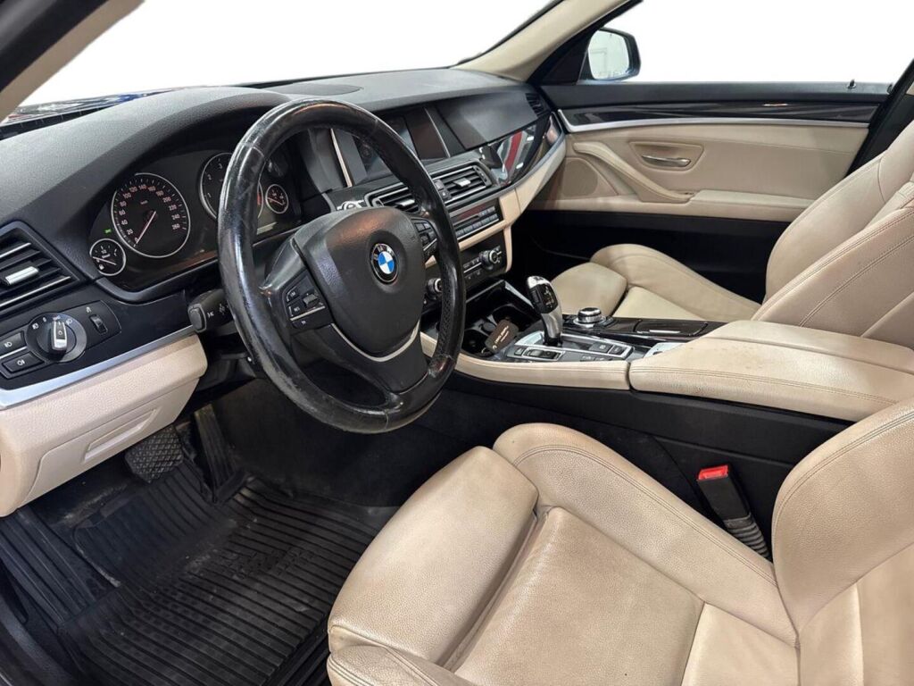 BMW 520 2015 Ruskea (beige)