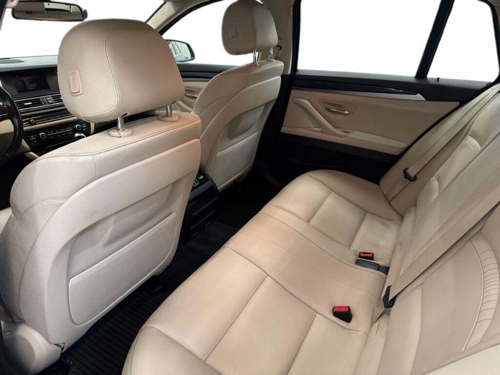 BMW 520 2015 Ruskea (beige)