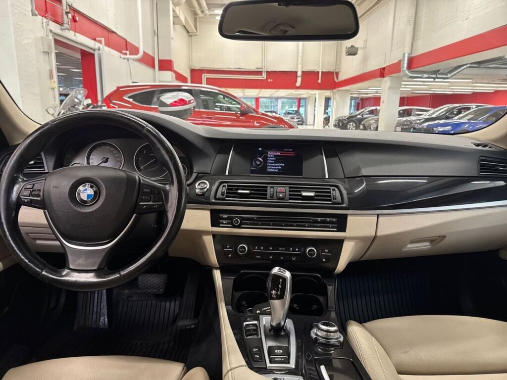BMW 520 2015 Ruskea (beige)