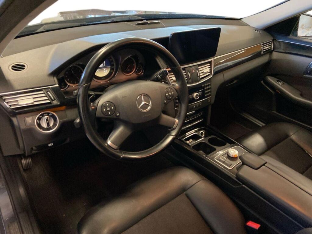 Mercedes-Benz E 2011 Harmaa