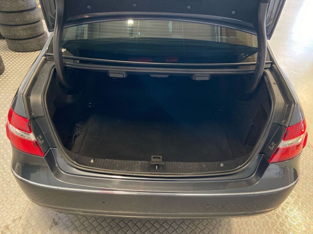 Mercedes-Benz E 2011 Harmaa
