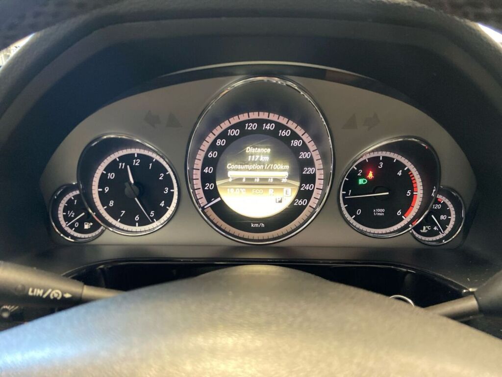 Mercedes-Benz E 2011 Harmaa