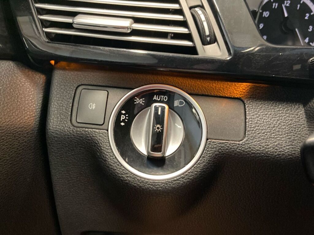 Mercedes-Benz E 2011 Harmaa