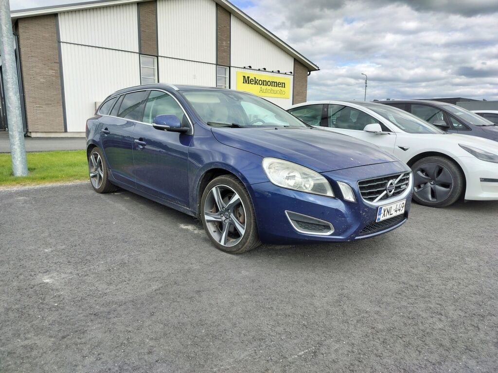 Volvo V60 2012 Sininen
