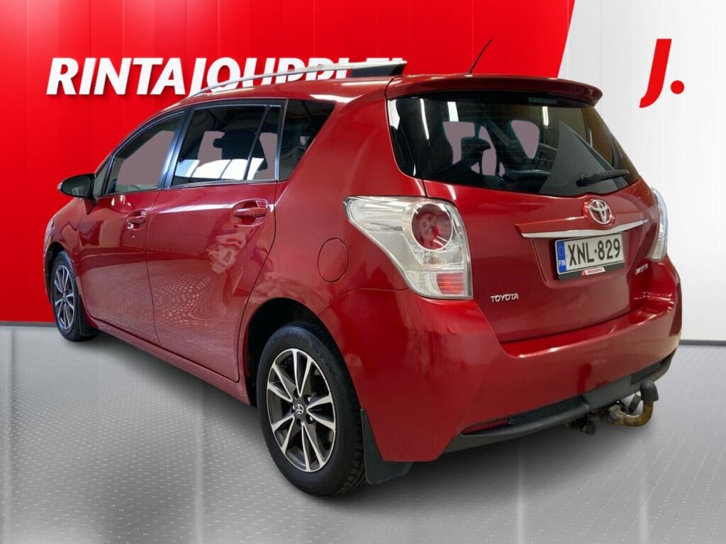 Toyota Verso 2014 Punainen