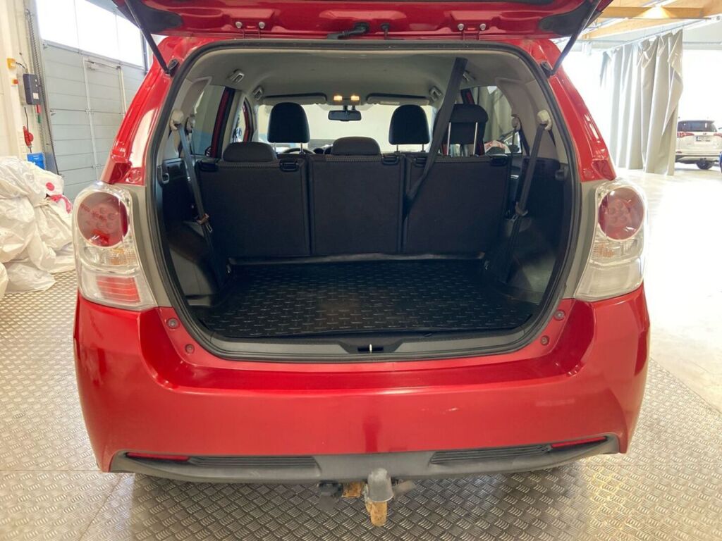 Toyota Verso 2014 Punainen
