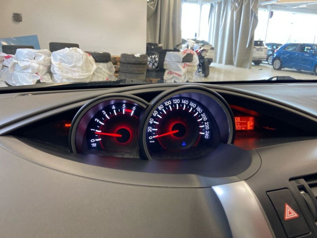 Toyota Verso 2014 Punainen