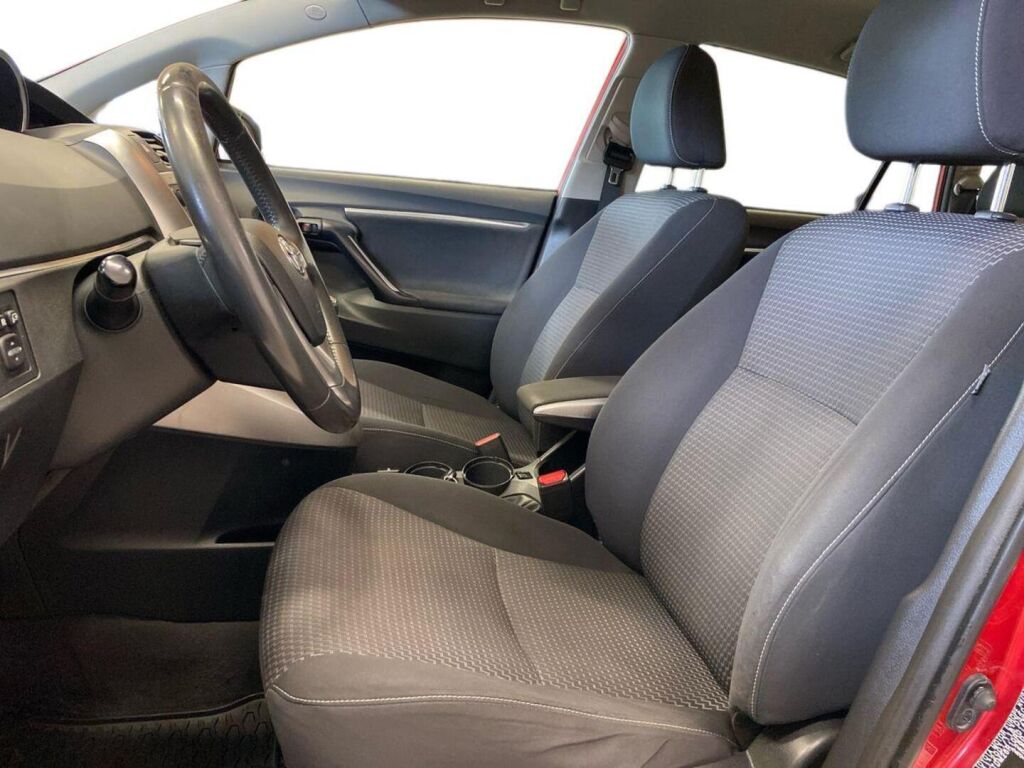 Toyota Verso 2014 Punainen