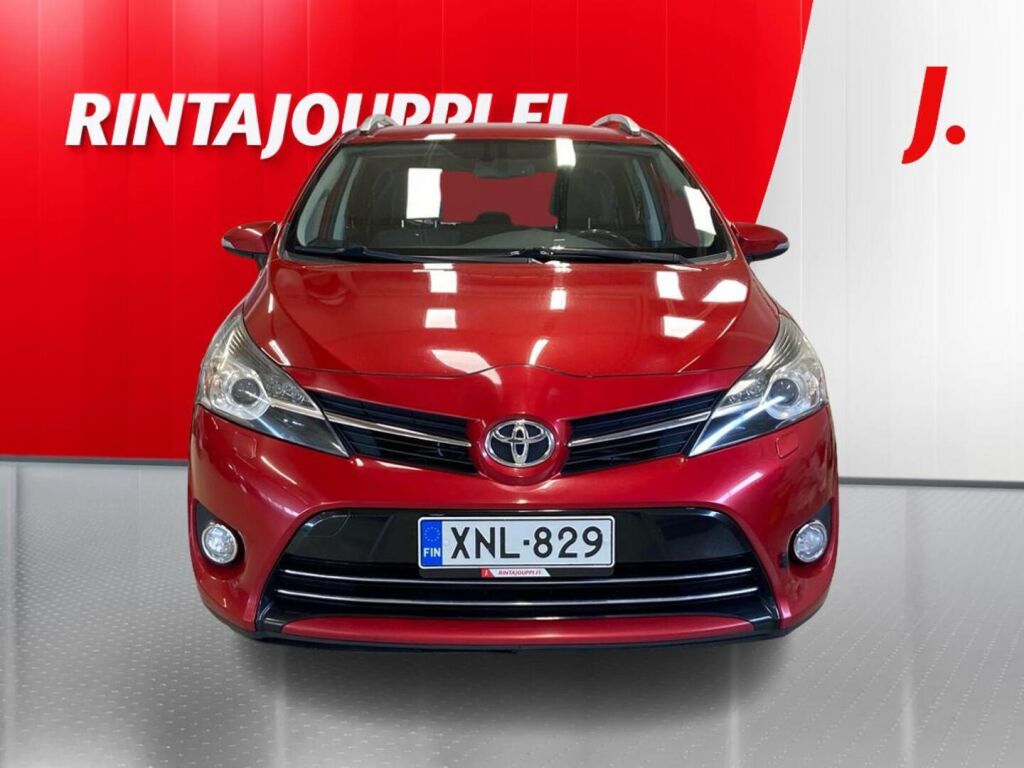 Toyota Verso 2014 Punainen
