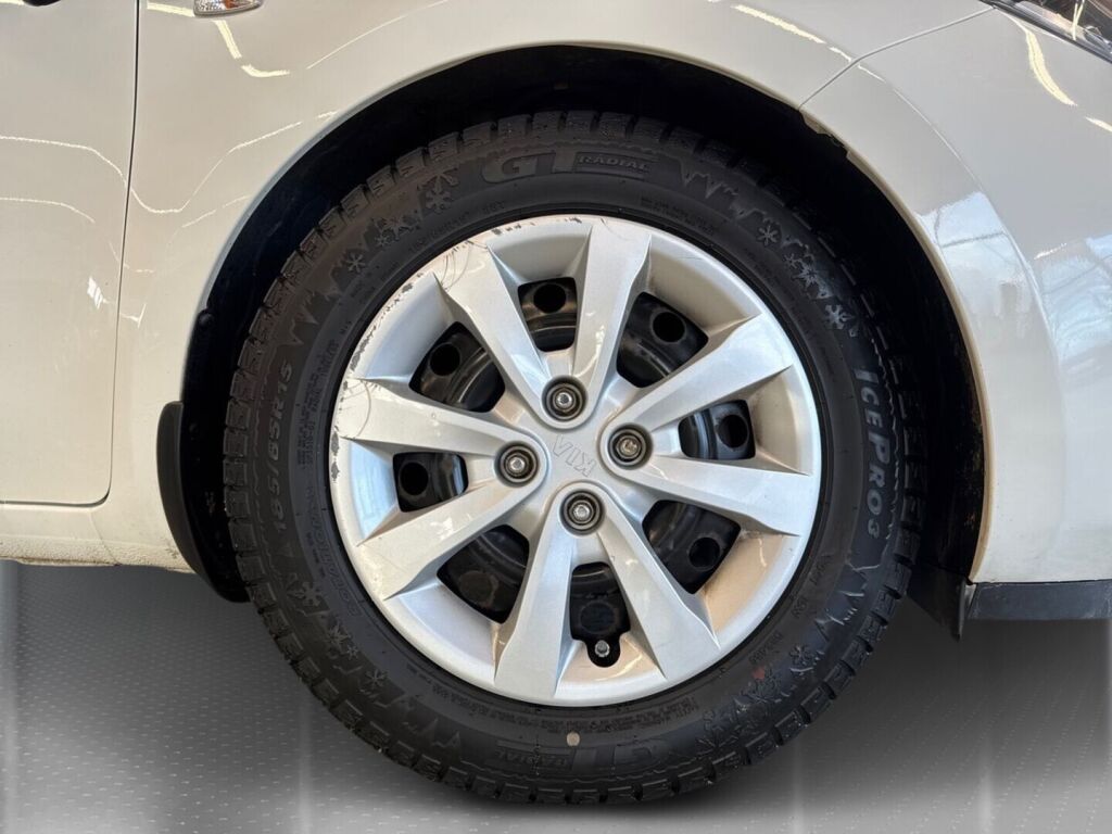 Kia Rio 2015 Valkoinen