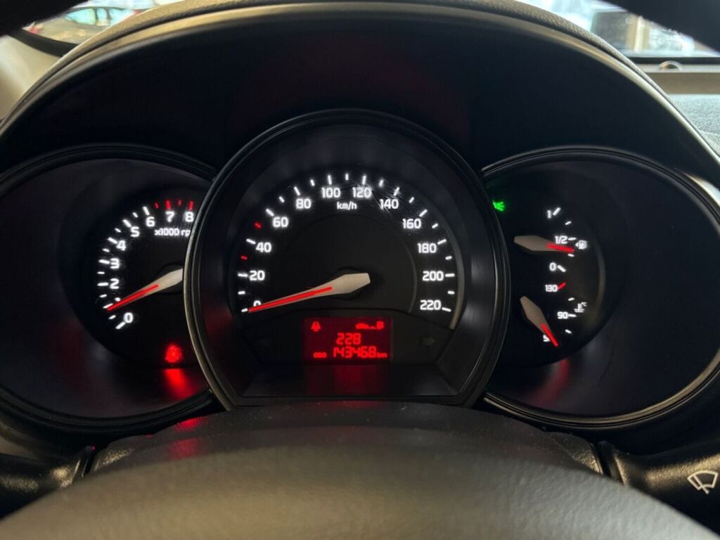 Kia Rio 2015 Valkoinen