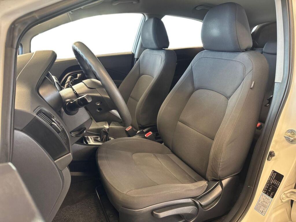 Kia Rio 2015 Valkoinen