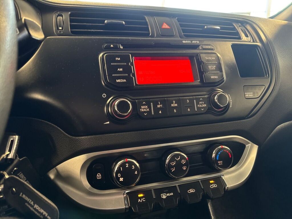 Kia Rio 2015 Valkoinen