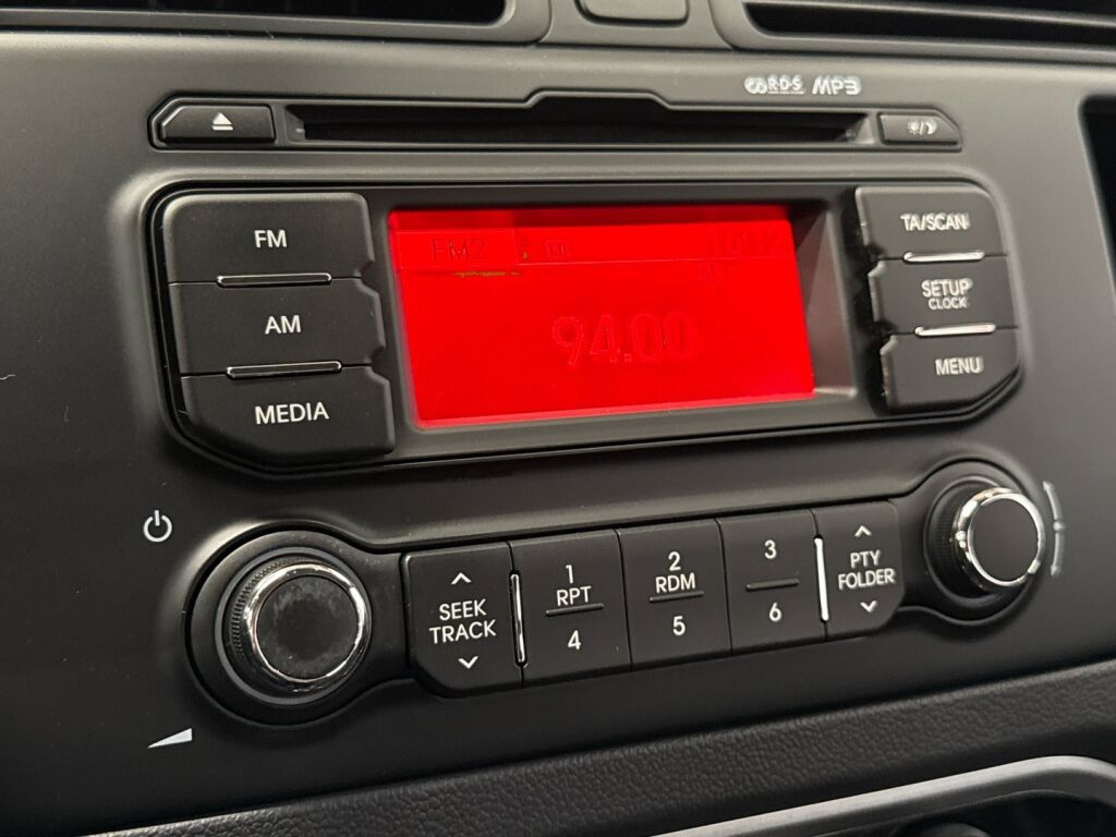 Kia Rio 2015 Valkoinen