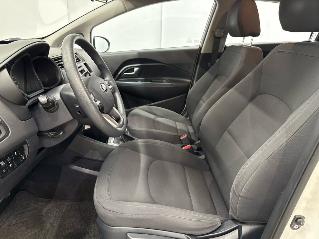 Kia Rio 2015 Valkoinen