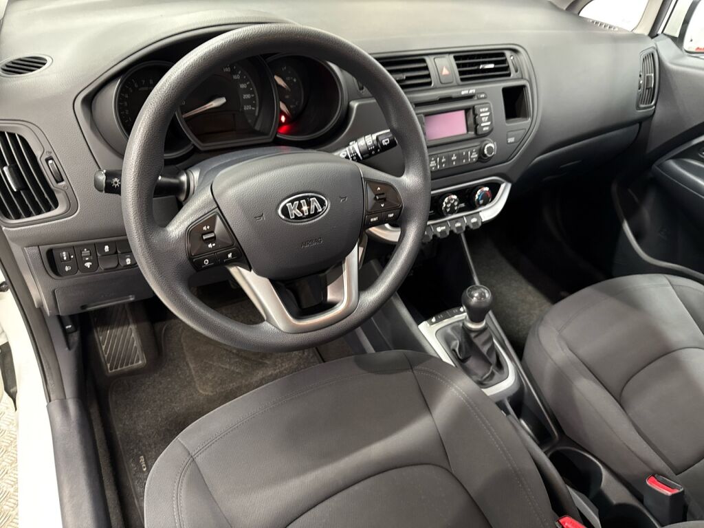 Kia Rio 2015 Valkoinen