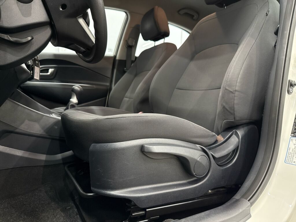 Kia Rio 2015 Valkoinen