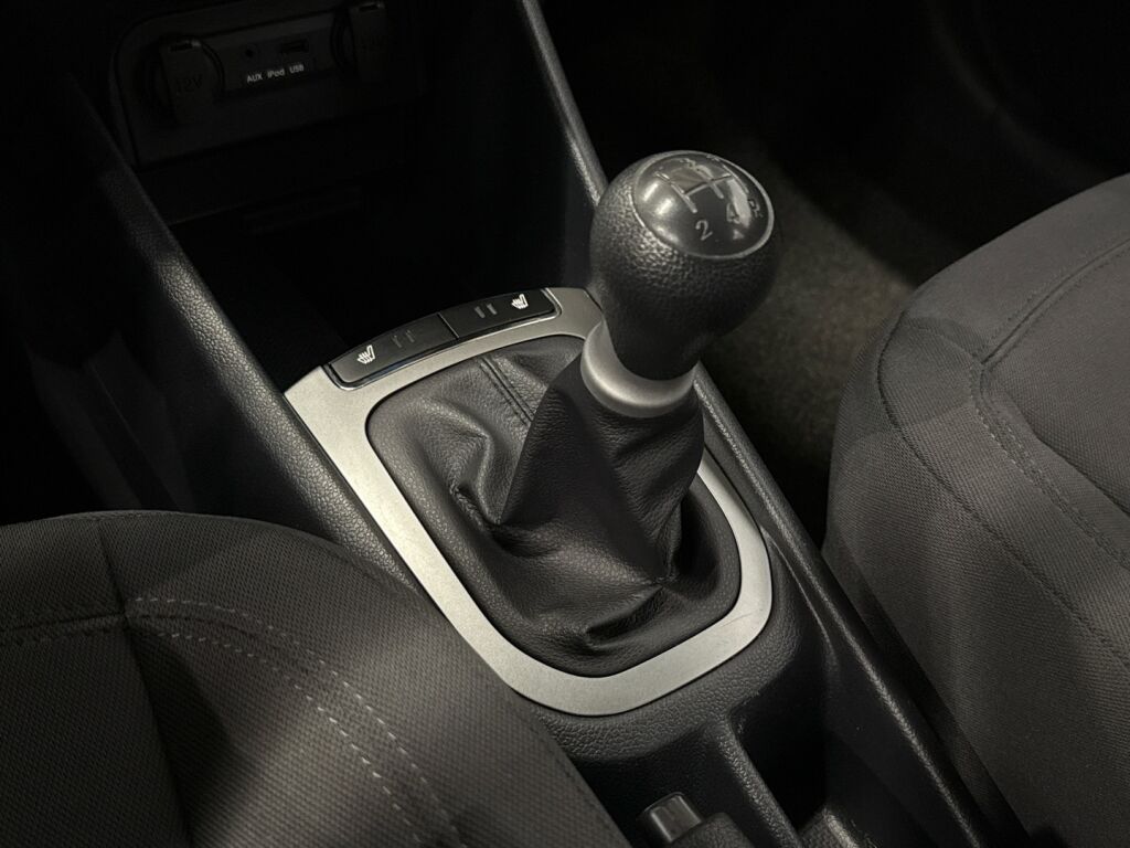 Kia Rio 2015 Valkoinen